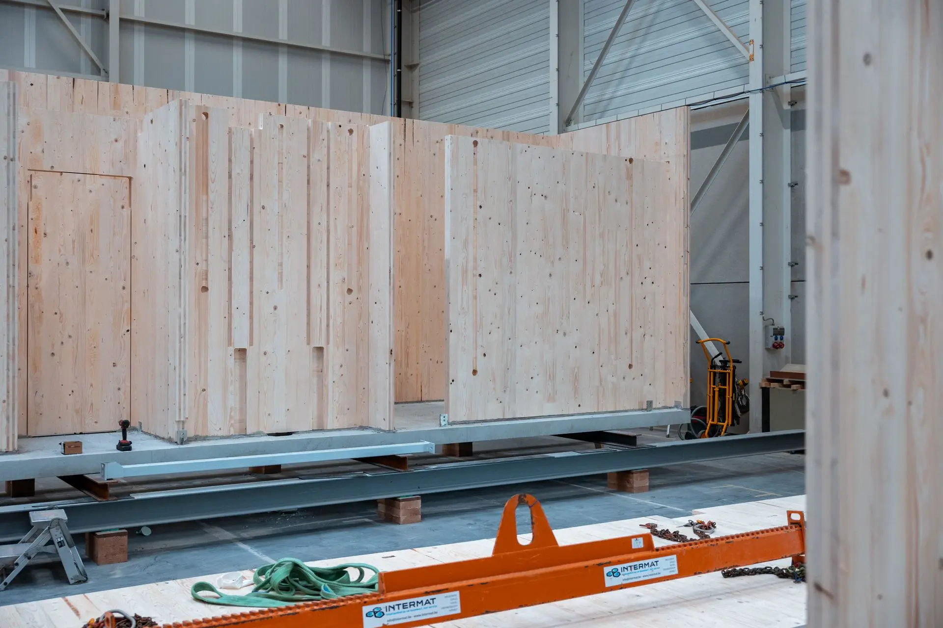 Productie van Qubes in onze hal in Kortemark
