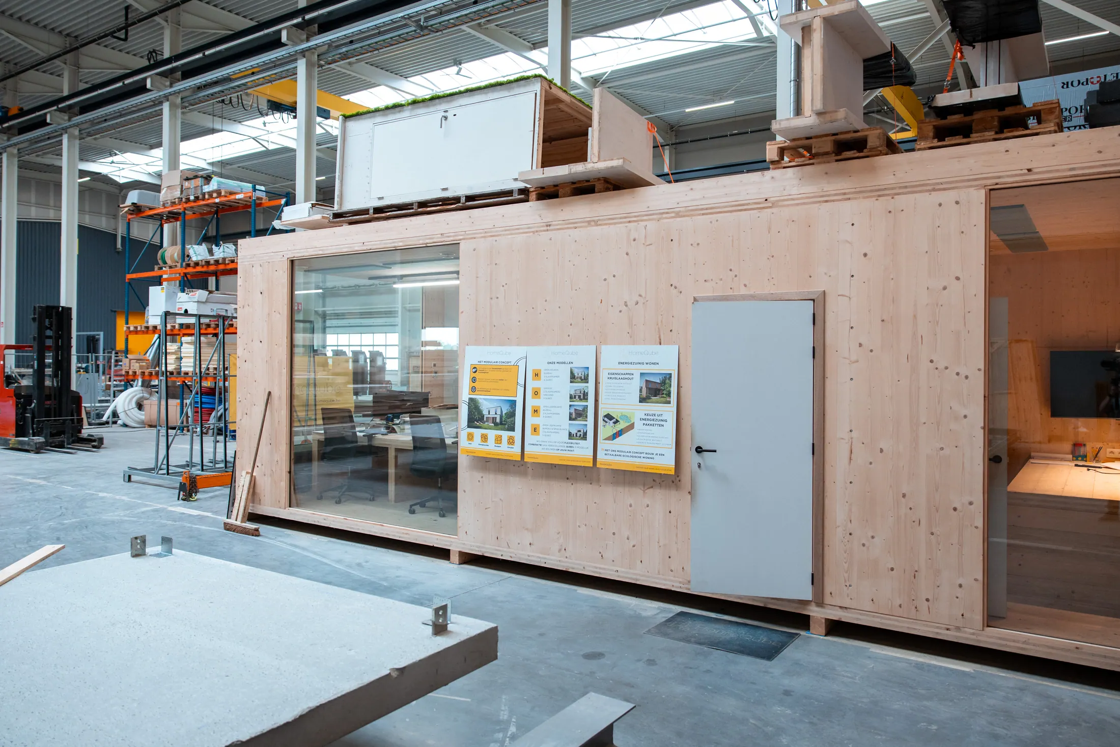Een Qube bekijken in de HomeQue-productiehal